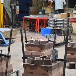 Válvulas de manguito de AKO en la fabricación de moldes de fundición
