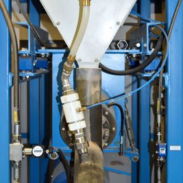 Las válvulas de manguito de AKO regulan el transporte de medios en la producción de detectores de metales