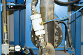 Las válvulas de manguito de AKO regulan la resina de dos componentes en la producción de detectores para el sector farmacéutico