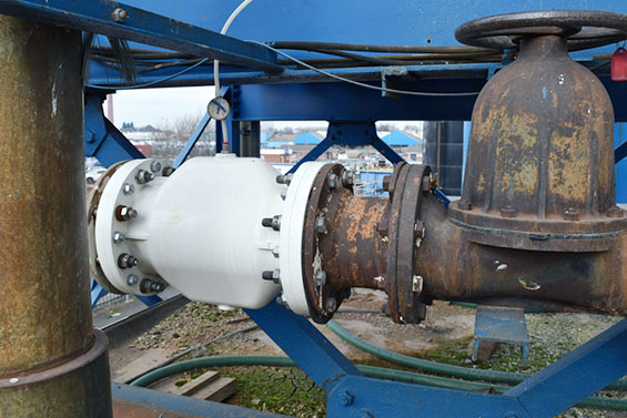 Válvulas de manguito de AKO como válvulas reguladoras para el agua ácida en la fabricación de cables de acero